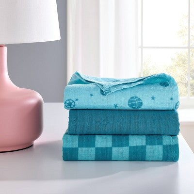  Muslin Swaddle Baby Blanket - Sports - 3pk - Cloud Island™