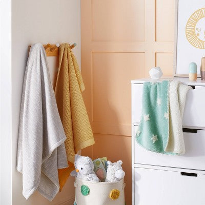  Toddler Bed Plush Blanket - Cloud Island™ Gray Dot Stripe