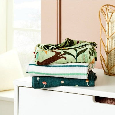  Muslin Swaddle Blanket Fauna - Pink/Green/Tan - 3pk - Cloud Island™