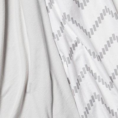  Jersey Bassinet Sheet - Cloud Island™ Gray Chevron And Solid Gray - 2pk